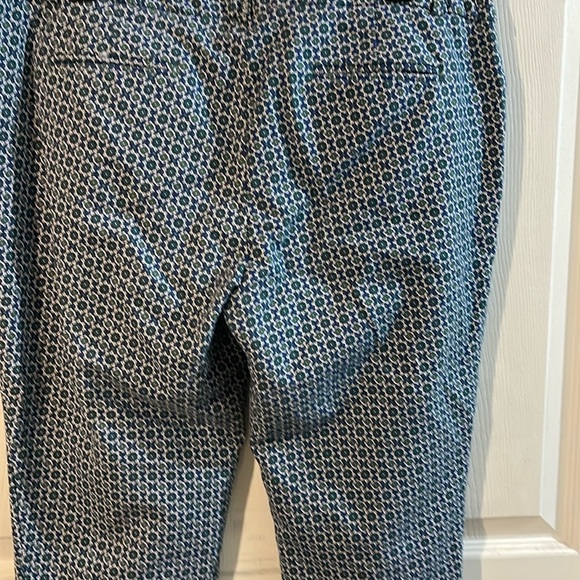 Elegant Geometric Blue Capris - Picture 5 of 8
